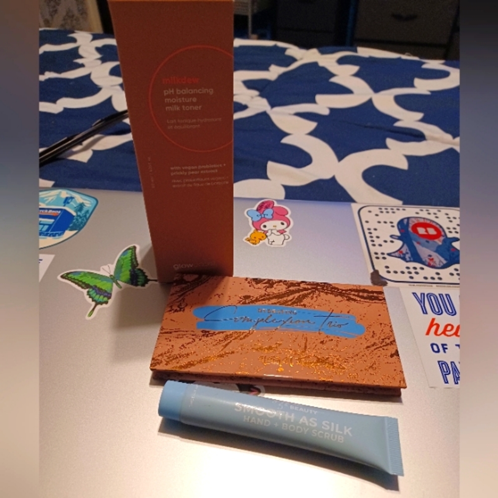 Bundle of beauty products. Alamar complexion trio, milkdew toner, glow on 5th